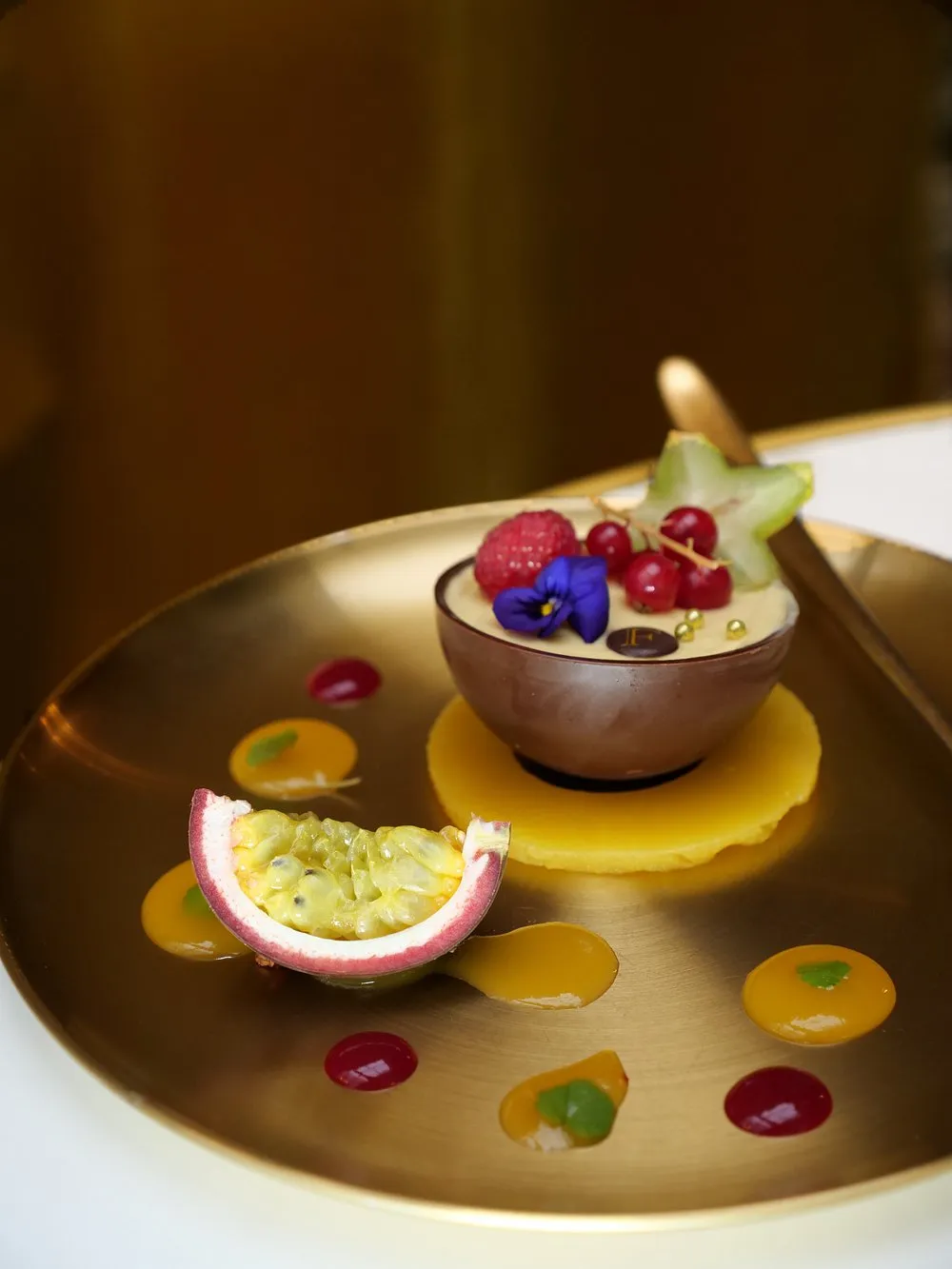 Demi-sphère chocolat, fruits rouges