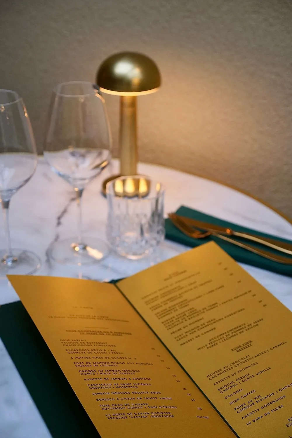 La carte du Flore, dressée sur table